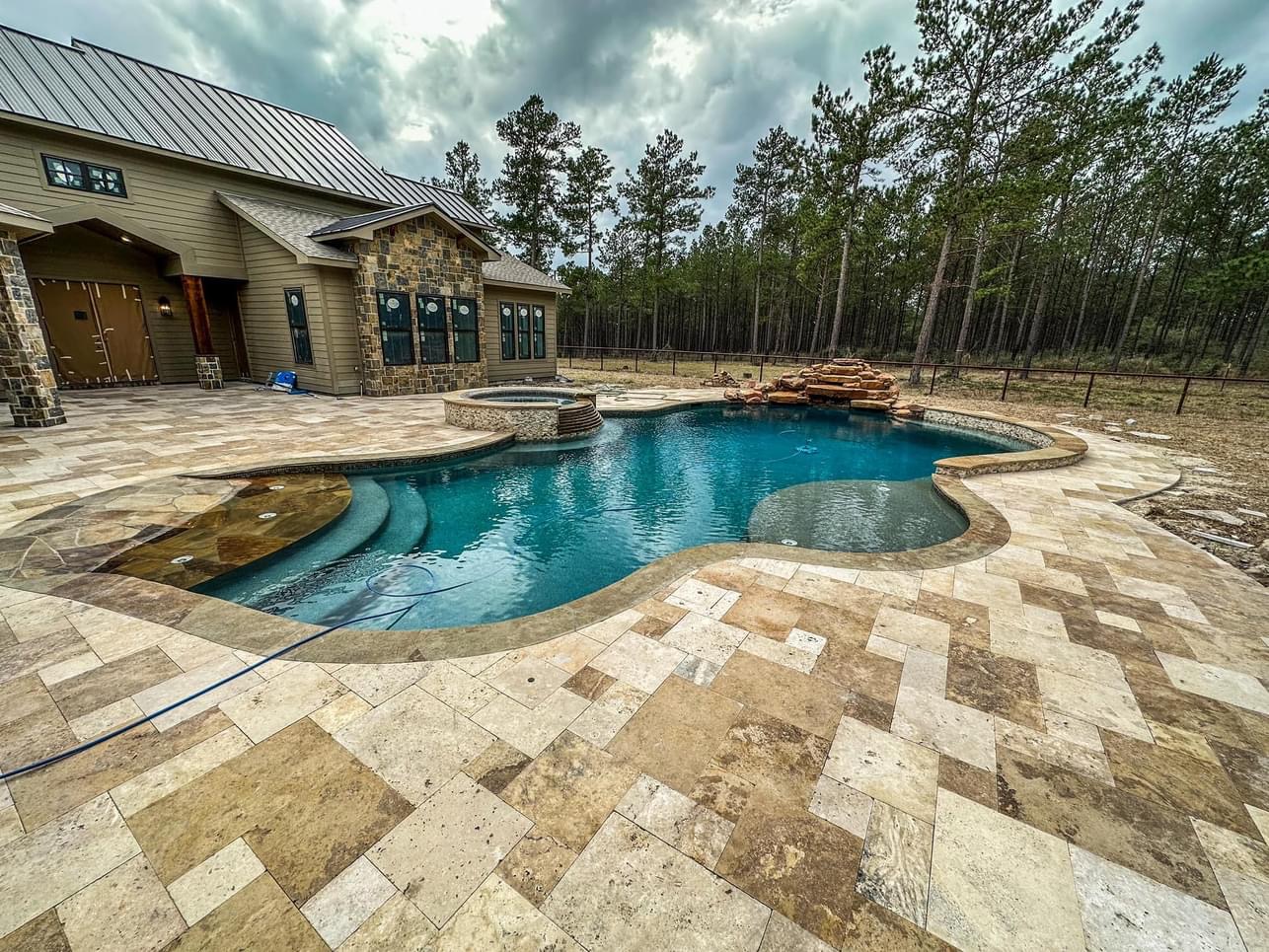 Custom Luxury Pools pool services